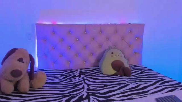 Image 11 of cloe_444 Stream on Chaturbate on 19 months ago