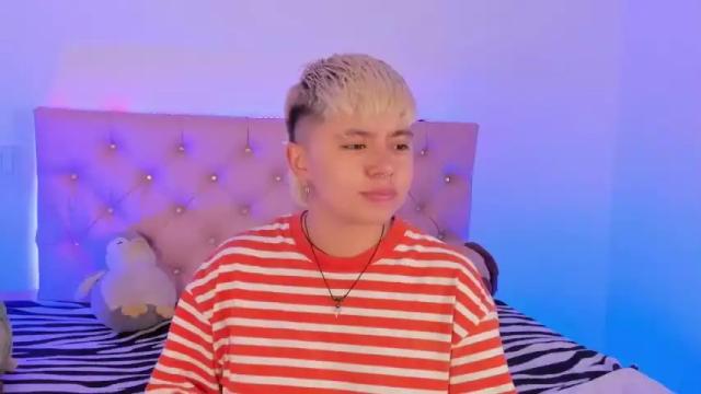 Image 2 of cloe_444 Stream on Chaturbate on 19 months ago