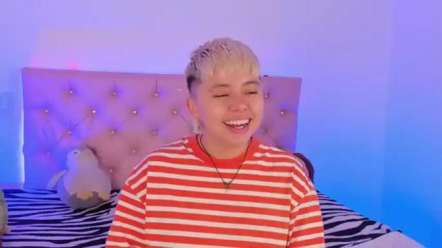 Image 3 of cloe_444 Stream on Chaturbate on 19 months ago