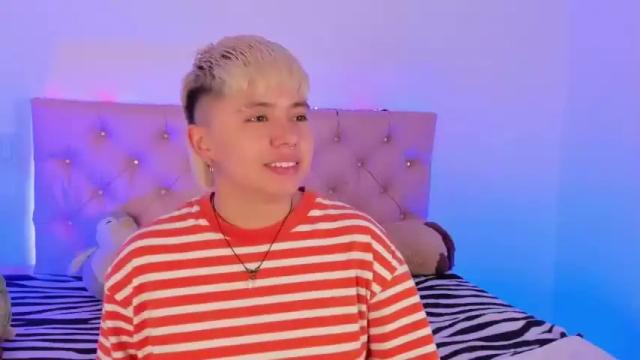 Image 6 of cloe_444 Stream on Chaturbate on 19 months ago