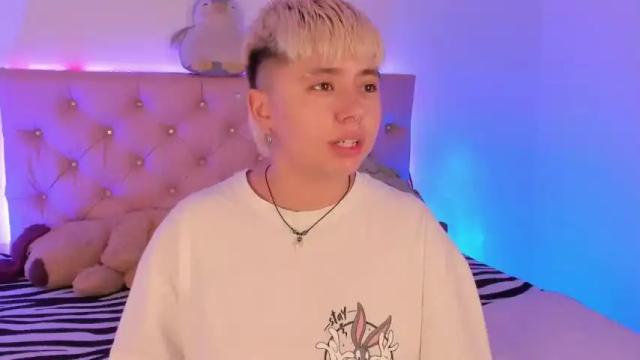 Image 6 of cloe_444 Stream on Chaturbate on 19 months ago