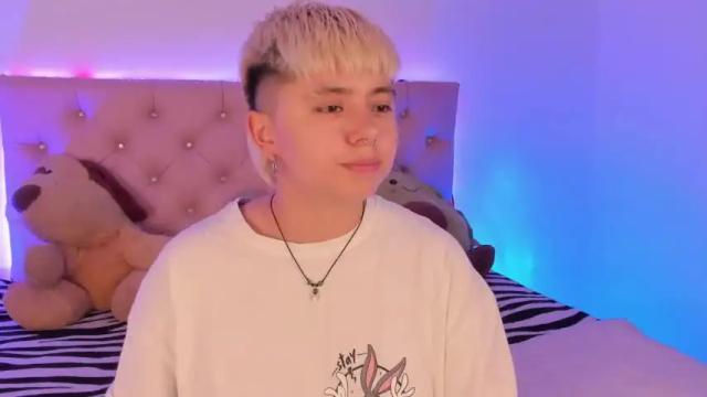 Image 8 of cloe_444 Stream on Chaturbate on 19 months ago