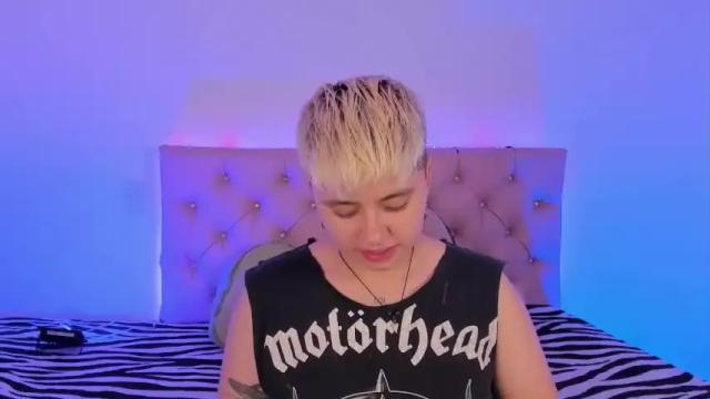Image 2 of cloe_444 Stream on Chaturbate on 19 months ago