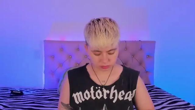 Image 4 of cloe_444 Stream on Chaturbate on 19 months ago