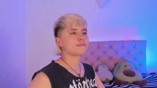 Image 10 of cloe_444 Stream on Chaturbate on 19 months ago