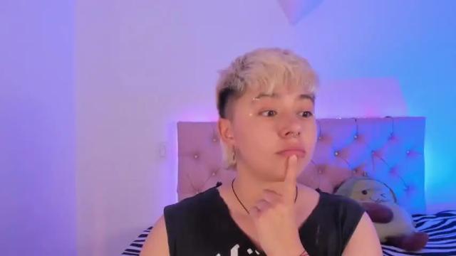 Image 11 of cloe_444 Stream on Chaturbate on 19 months ago