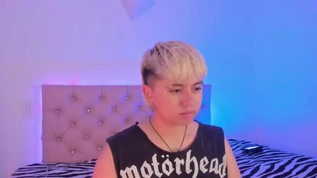 Image 2 of cloe_444 Stream on Chaturbate on 19 months ago