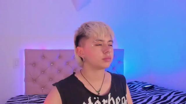 Image 3 of cloe_444 Stream on Chaturbate on 19 months ago