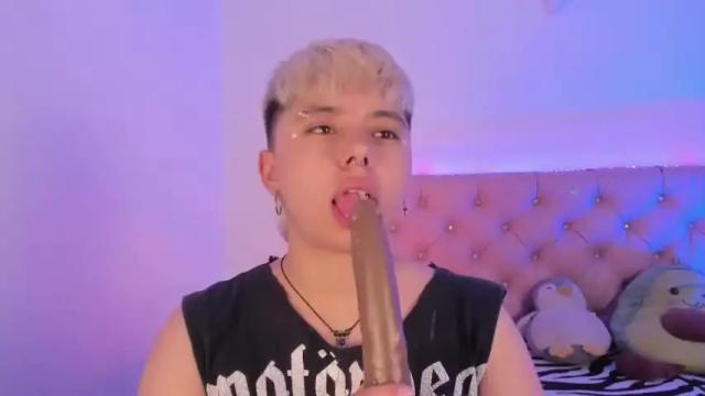 Image 6 of cloe_444 Stream on Chaturbate on 19 months ago