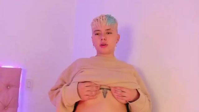 Image 4 of cloe_444 Stream on Chaturbate on 19 months ago