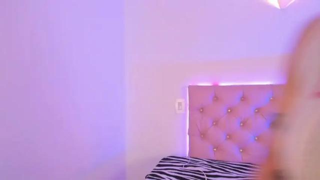Image 11 of cloe_444 Stream on Chaturbate on 18 months ago