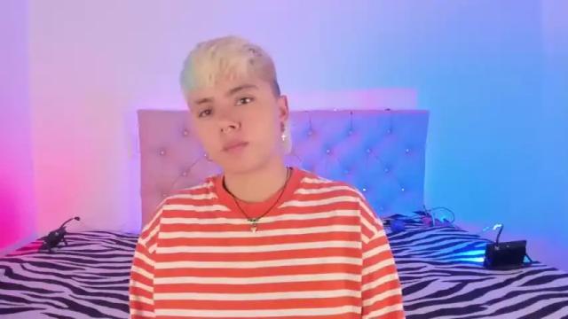 Image 2 of cloe_444 Stream on Chaturbate on 18 months ago