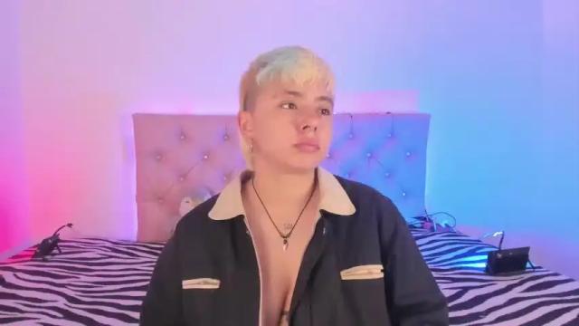 Image 6 of cloe_444 Stream on Chaturbate on 18 months ago
