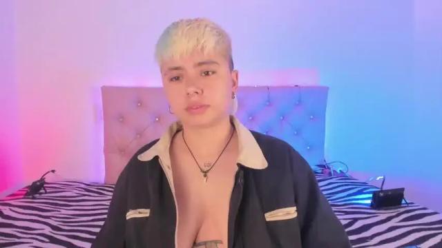 Image 7 of cloe_444 Stream on Chaturbate on 18 months ago