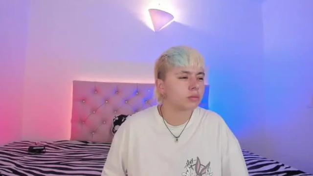 Image 2 of cloe_444 Stream on Chaturbate on 18 months ago