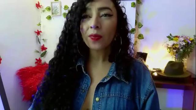 Image 4 of cloe_celeste04 Stream on Chaturbate on 2 months ago