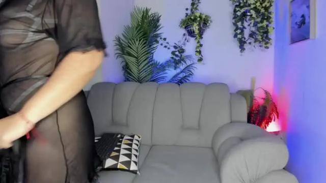 Image 3 of cloe_cifuentes Stream on Chaturbate on 13 months ago