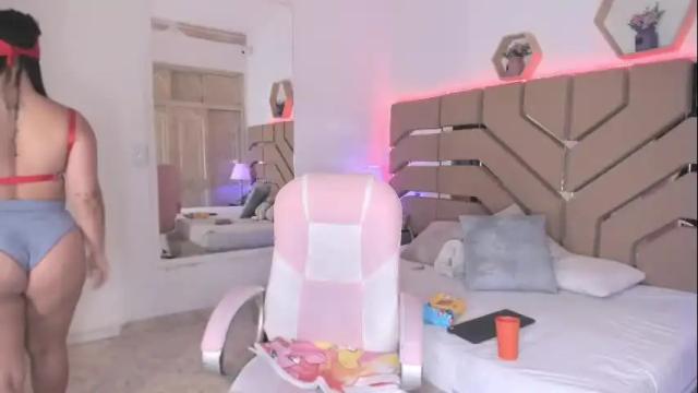 Image 3 of cloe_cifuentes Stream on Chaturbate on 1 month ago