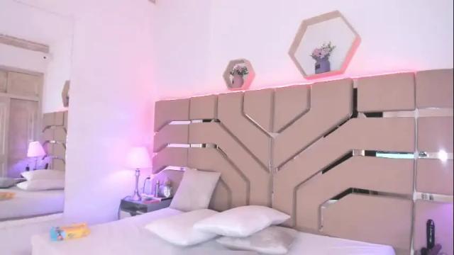 Image 4 of cloe_cifuentes Stream on Chaturbate on 1 month ago