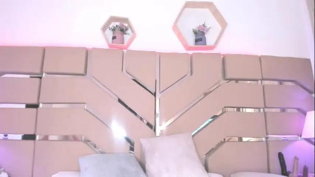Image 10 of cloe_cifuentes Stream on Chaturbate on 26 days ago