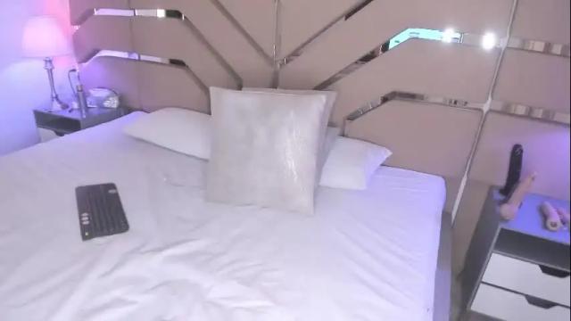 Image 2 of cloe_cifuentes Stream on Chaturbate on 9 days ago