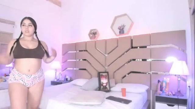 Image 11 of cloe_cifuentes Stream on Chaturbate on 3 days ago
