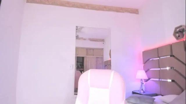 Image 2 of cloe_cifuentes Stream on Chaturbate on 1 month ago