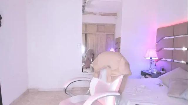 Image 12 of cloe_cifuentes Stream on Chaturbate on 1 month ago