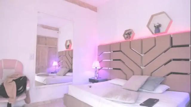 Image 2 of cloe_cifuentes Stream on Chaturbate on 1 month ago