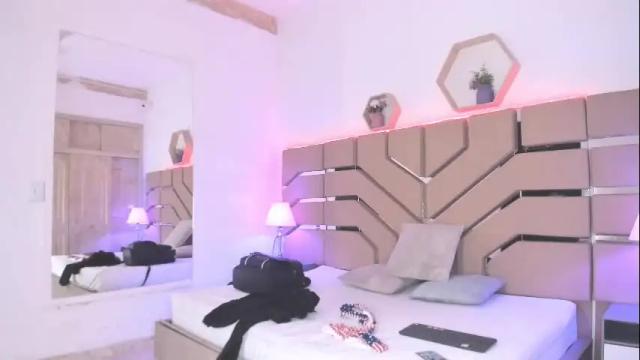 Image 3 of cloe_cifuentes Stream on Chaturbate on 27 days ago