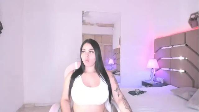 Image 10 of cloe_cifuentes Stream on Chaturbate on 26 days ago