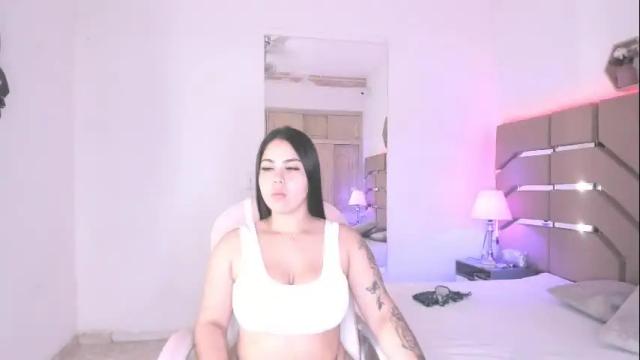 Image 8 of cloe_cifuentes Stream on Chaturbate on 26 days ago