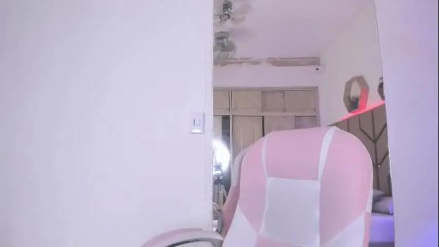 Image 3 of cloe_cifuentes Stream on Chaturbate on 22 days ago
