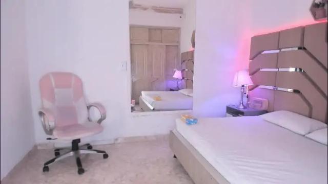 Image 2 of cloe_cifuentes Stream on Chaturbate on 8 days ago