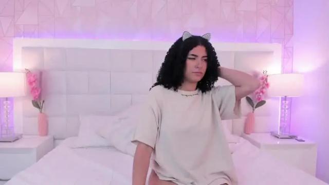 Image 11 of cloe_diamond Stream on Chaturbate on 18 months ago