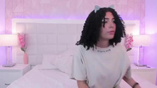Image 7 of cloe_diamond Stream on Chaturbate on 18 months ago