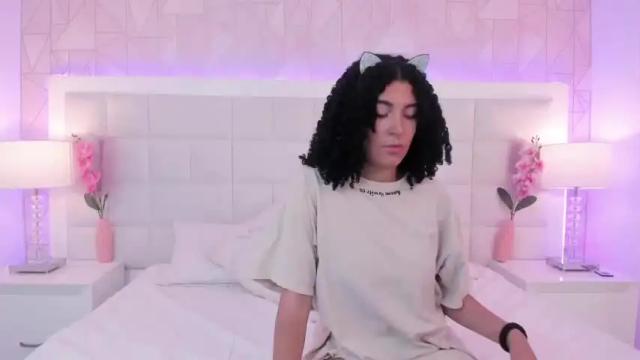 Image 8 of cloe_diamond Stream on Chaturbate on 18 months ago