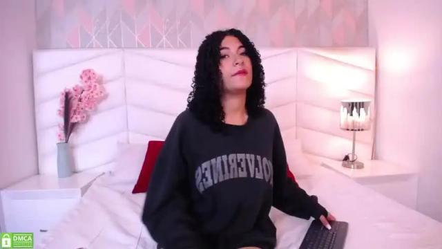 Image 4 of cloe_diamond Stream on Chaturbate on 18 months ago