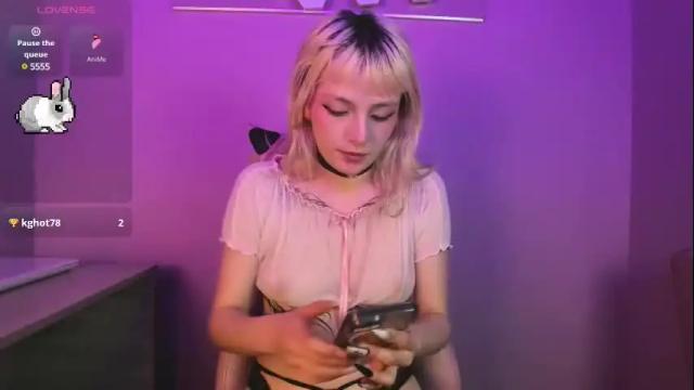 Image 2 of cloe_five Stream on Chaturbate on 23 days ago