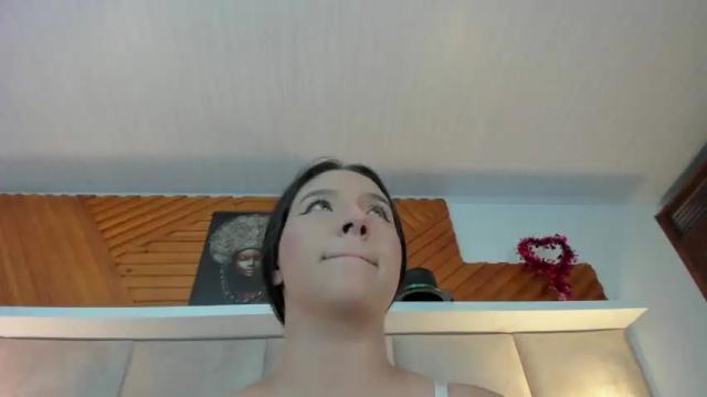 Image 3 of cloe_jone Stream on Chaturbate on 14 months ago