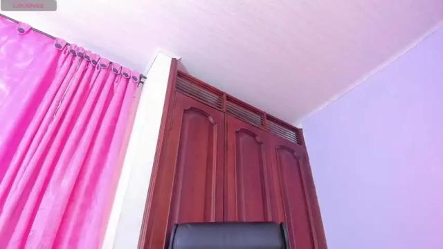 Image 8 of cloe_jone Stream on Chaturbate on 14 months ago