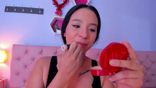 Image 3 of cloe_jone Stream on Chaturbate on 13 months ago