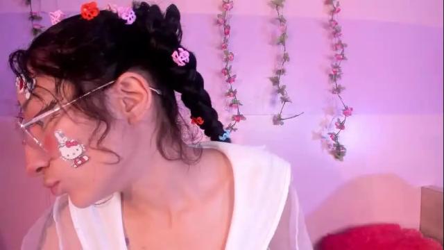 Image 8 of cloe_leeee Stream on Chaturbate on 1 month ago