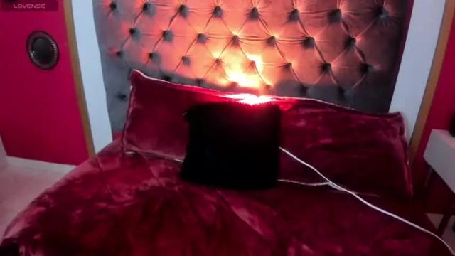 Image 11 of cloe_martinez_ Stream on Chaturbate on 12 months ago