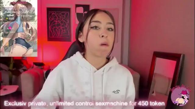 Image 4 of cloe_martinez_ Stream on Chaturbate on 2 months ago