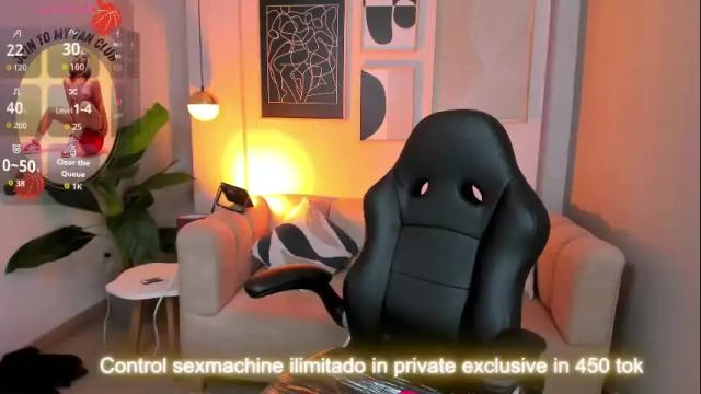 Image 7 of cloe_martinez_ Stream on Chaturbate on 2 months ago