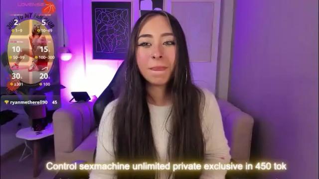 Image 4 of cloe_martinez_ Stream on Chaturbate on 1 month ago
