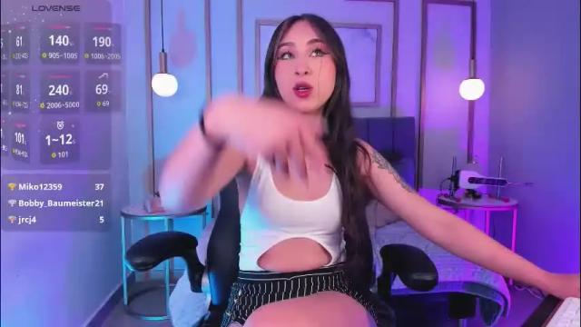 Image 3 of cloe_martinez_ Stream on Chaturbate on 1 month ago