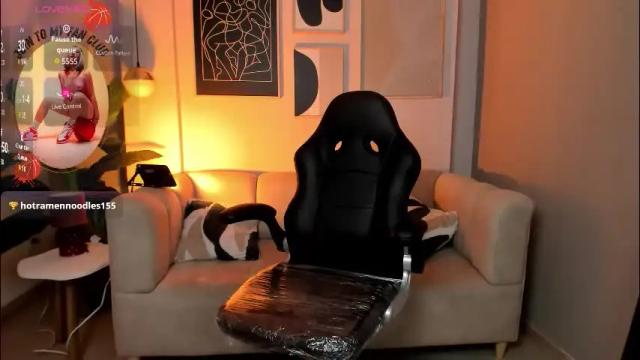 Image 12 of cloe_martinez_ Stream on Chaturbate on 1 month ago