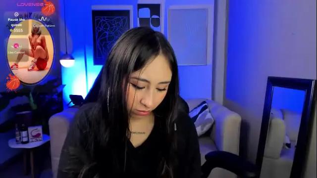 Image 3 of cloe_martinez_ Stream on Chaturbate on 1 month ago